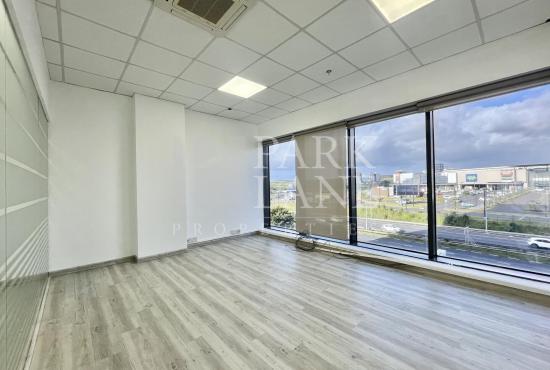 Bureau moderne de 366 m² à louer à Cybercity Ébène – Emplacement d’affaires de premier choix
