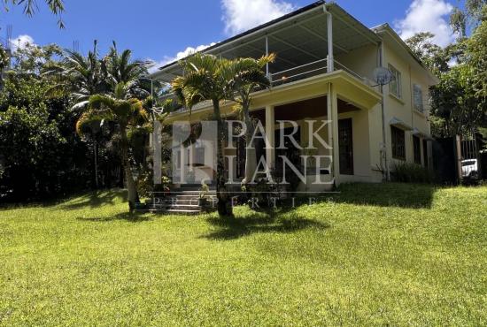 Elegant 5-bedroom home with stunning views in Floreal