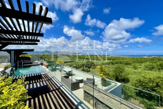 Incredible 3 bedroom apartment with sea view for sale!
