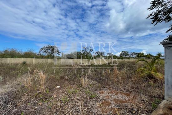 Good opportunity to acquire this plot of land in a gated morcellement. This quiet morcellement is accessible to all amenities and is a 5 minute walk to the public beach of Pointe aux Piments.