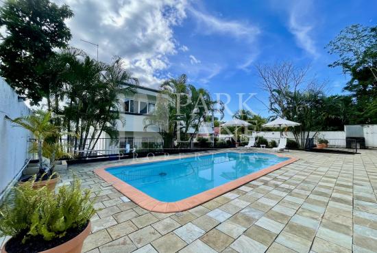 Splendide villa de 5 chambres avec piscine commune à Grand Baie!