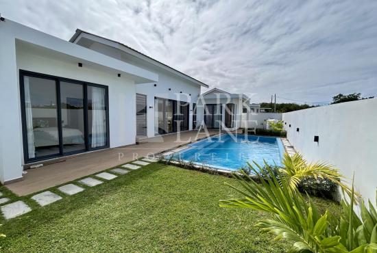 Stunning Villa for sale in a nice residence in Grand Bay.
