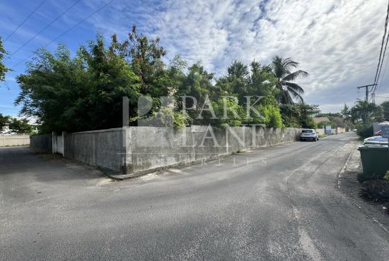 Residential land close to the beach, ideal for a project