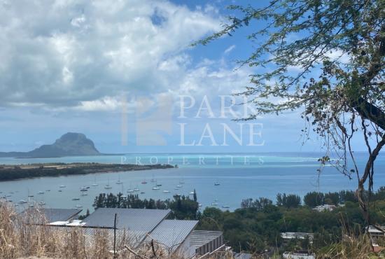 Stunning land  with ocean view, ideal for a project