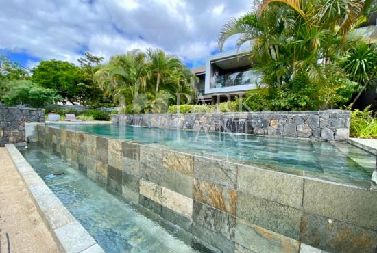 Bel appartement moderne pieds dans l'eau