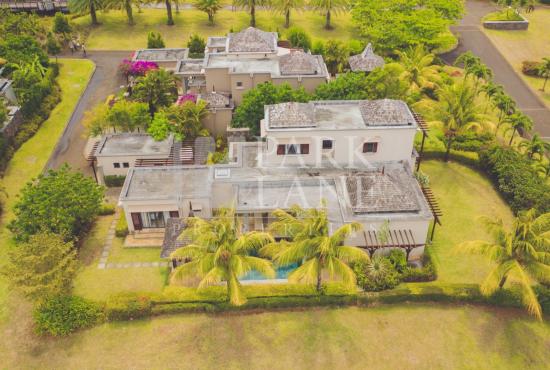 Luxury and affordable 4 bedr villa in the heart of a golf resort on the unspoilt south coast of Mauritius