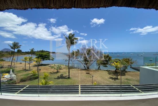 Exquisite beachfront penthouse on the water