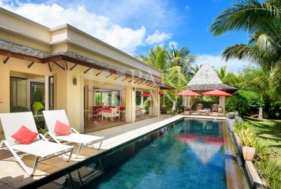 Luxurious single level 3 bedroom villa on a spacious plot of land 