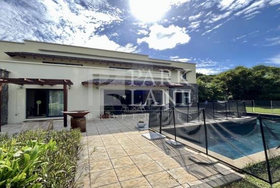 Magnificent family Villa with Mountain View, near Black River National Park