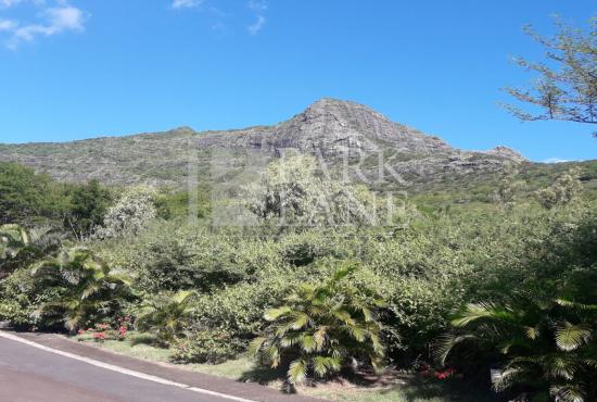 Generous residential plot close to Bagatelle and the capital