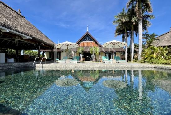 Seaside Splendor: Luxurious 4-Bedroom Villa in Exclusive Beach Resort