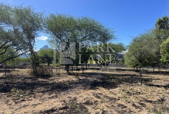 Beautiful plot of land in a secure estate at the foot of the Tourelle mountain