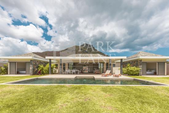 Elegant 4-Bedroom Villa with Scenic Mountain Views and Private Pool