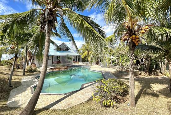 Elegant Colonial Home in Prestigious Gated Complex