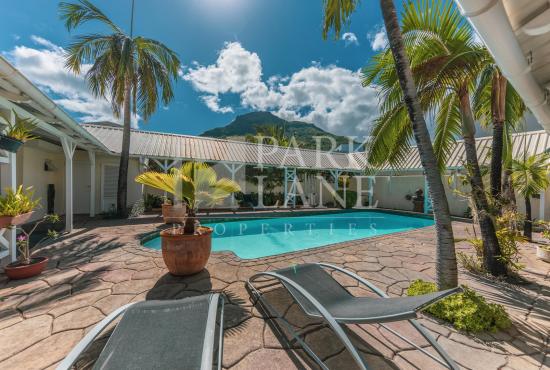 Magnifique villa à la Preneuse, Rivière Noire avec accès mer