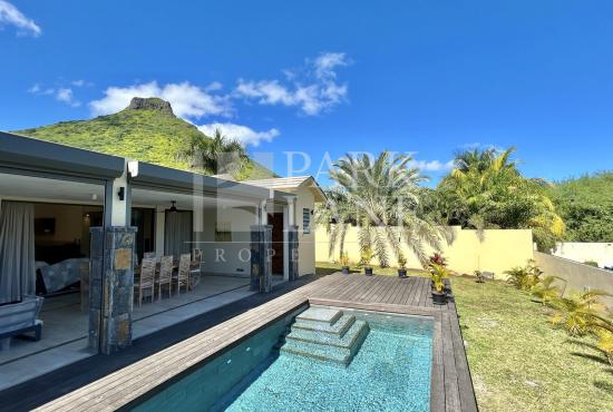 Villa de 4 chambres neuve avec piscine à Tamarin - Prête à emménager