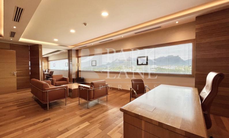 Furnished office space with panoramic views of Ebene