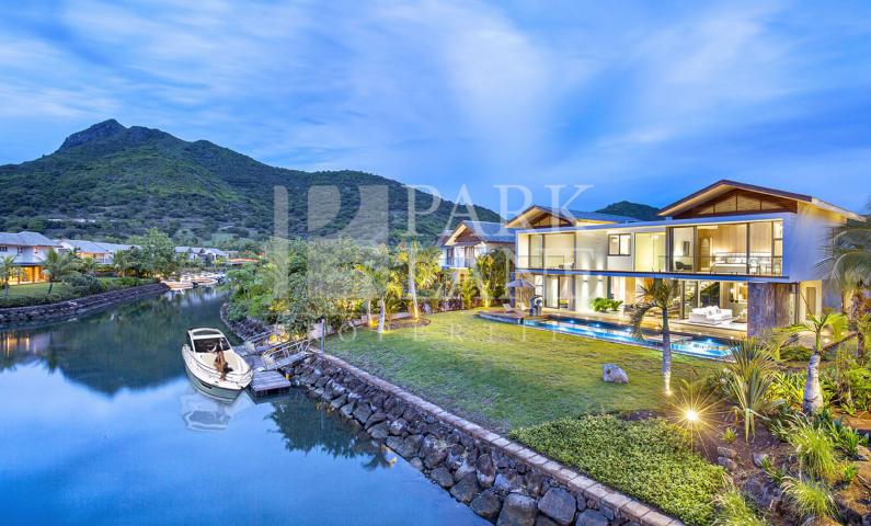 5 Bedroom Villa : Luxury, Elegance and Panoramic View for Sale on the West Coast of Mauritius